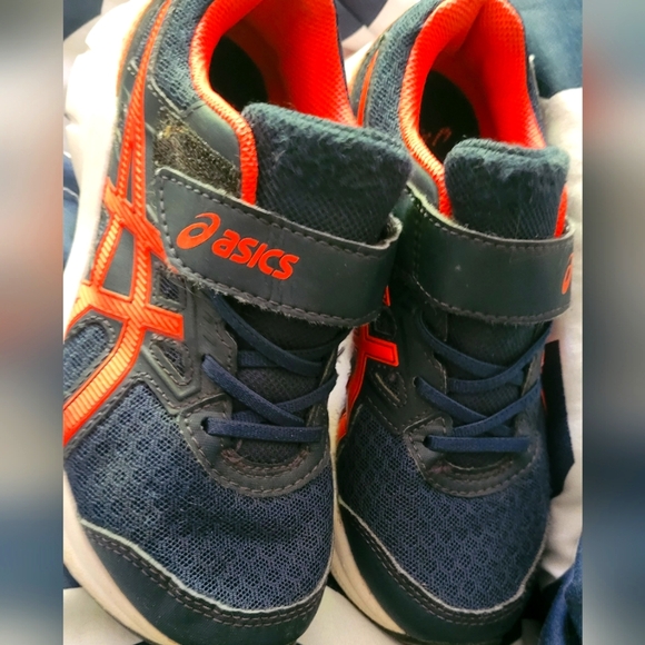 Girls running shoes - Picture 1 of 14